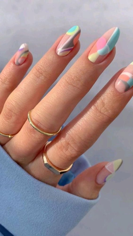 Swirl almond nail art