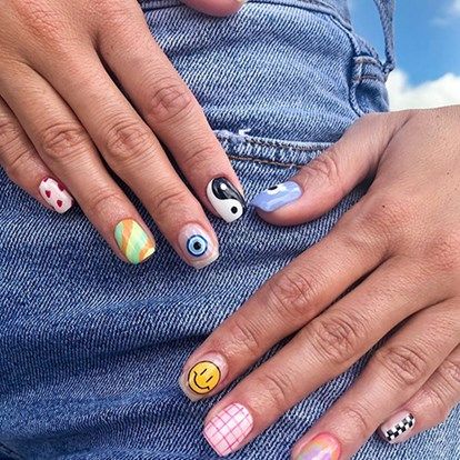 Ying Yang Green 90s Nail Art Smiley Face