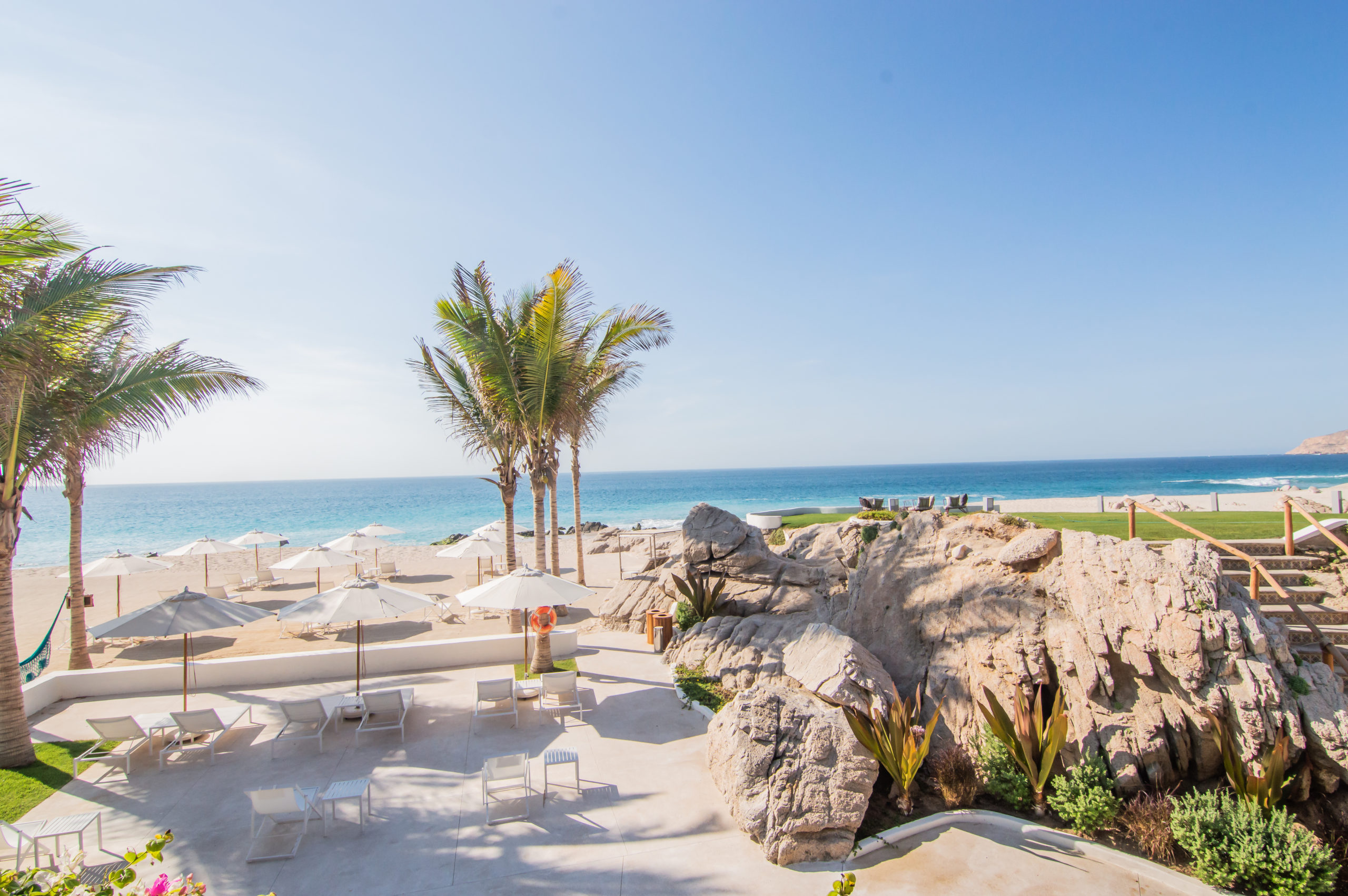 Mar del Cabo beach and pool