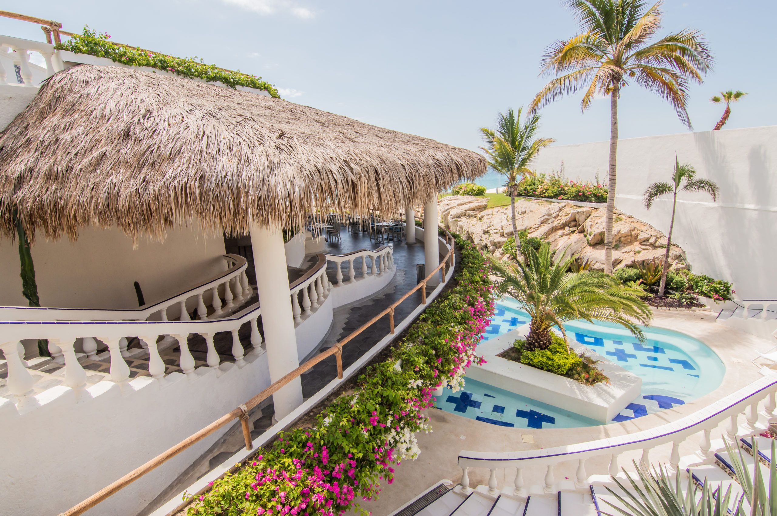 Mar del Cabo pool restaurant