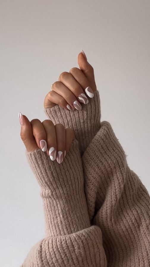 nude swirl nail trend 2021