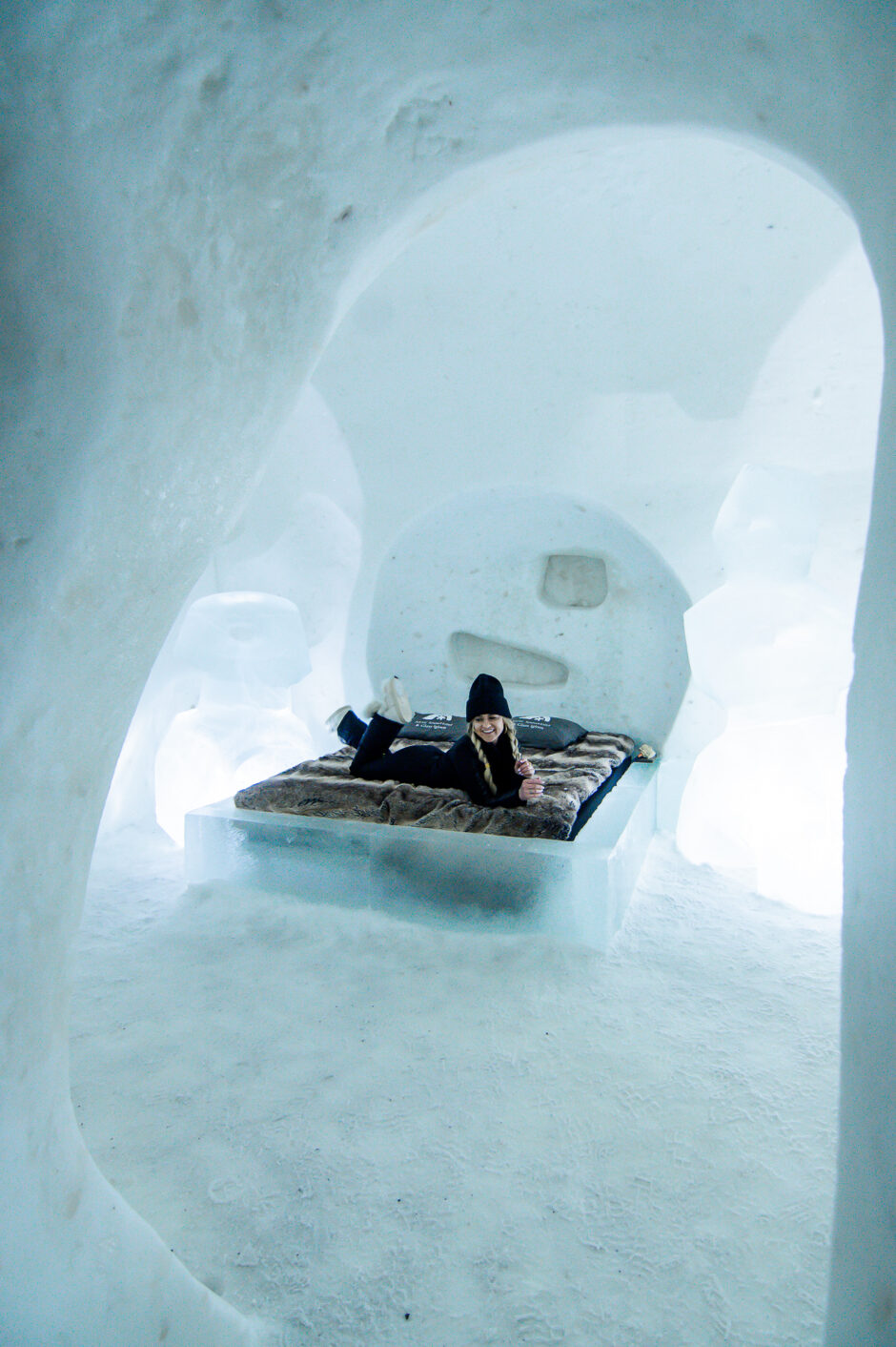 Read more about the article خوابیدن در هتل یخی چگونه است •