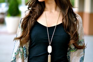 Black tank with kendra scott necklace
