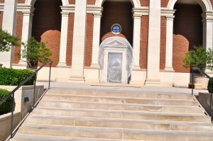 Jaume Plensa Sculpture SMU Fashion
