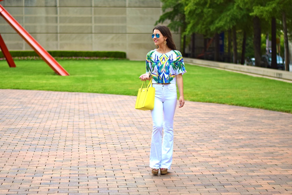 printed crop tee and jeans