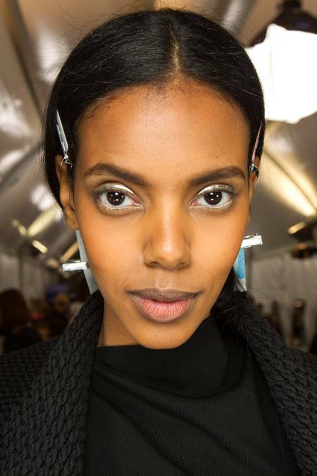 get-the-deets-behind-the-mirrored-liner-at-dior-couture
