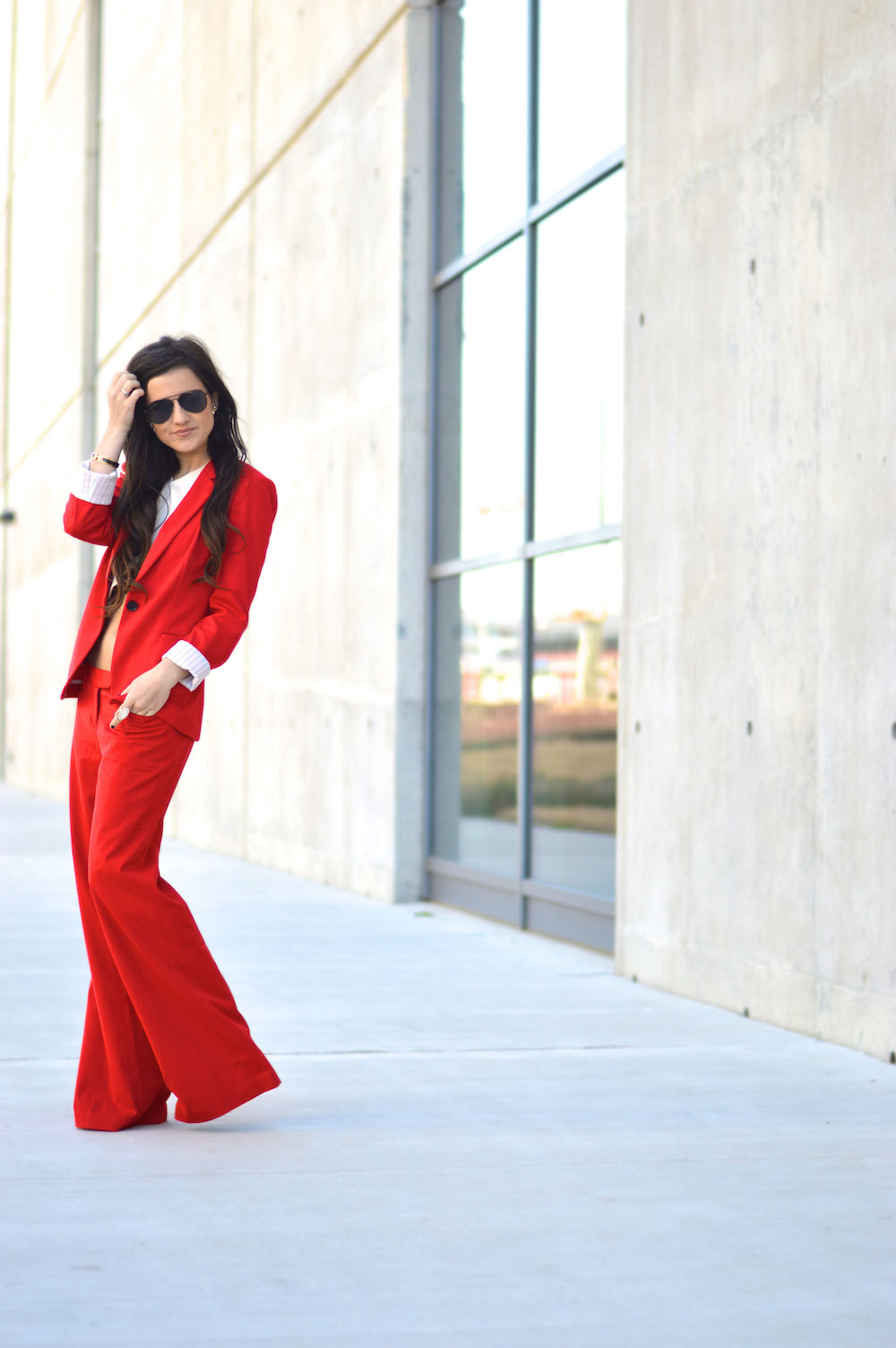 wide leg pant suit trend