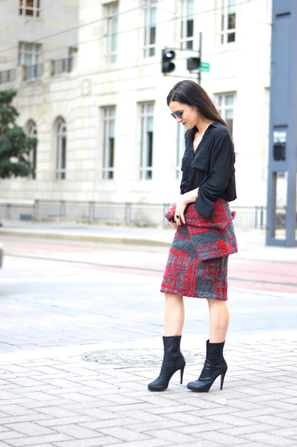 JOA gray and red skirt