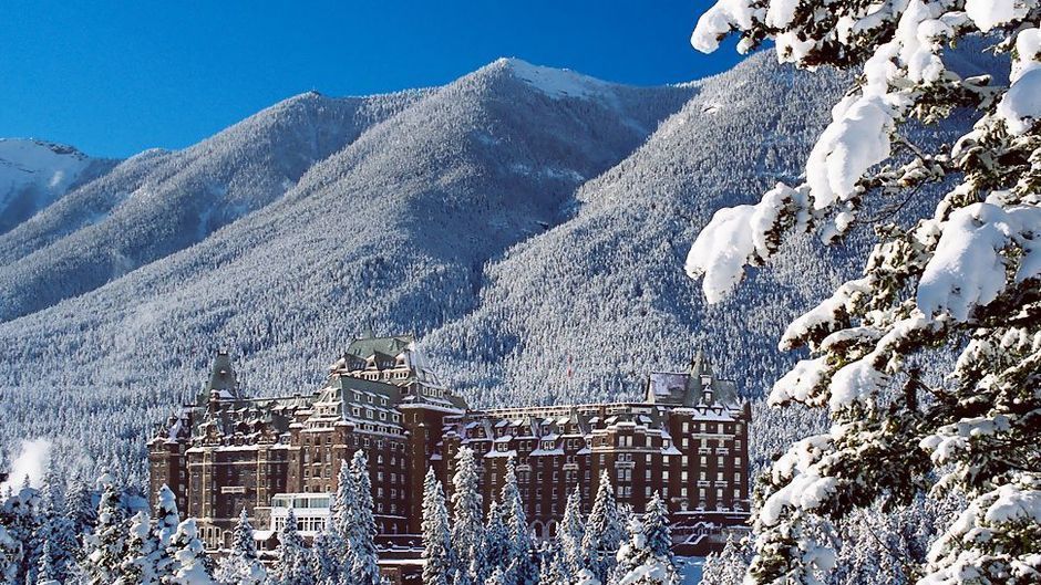 Fairmont_Banff_Springs_Hotel_ext_3