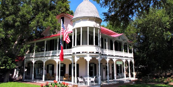 gruene mansion inn bed and breakfast city guide