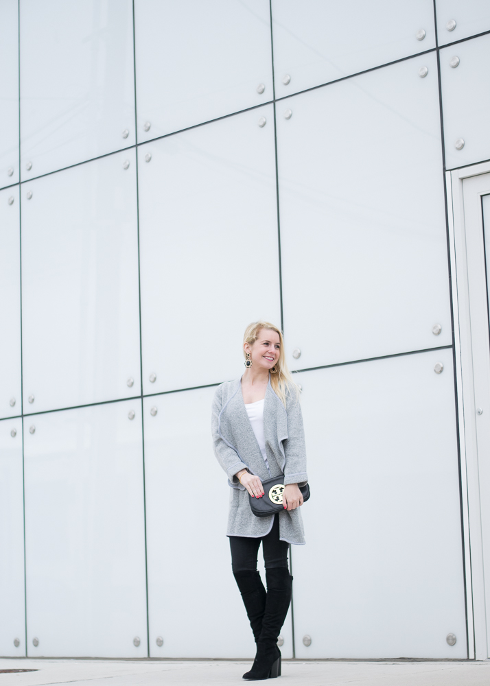 gray sweater skinny jeans