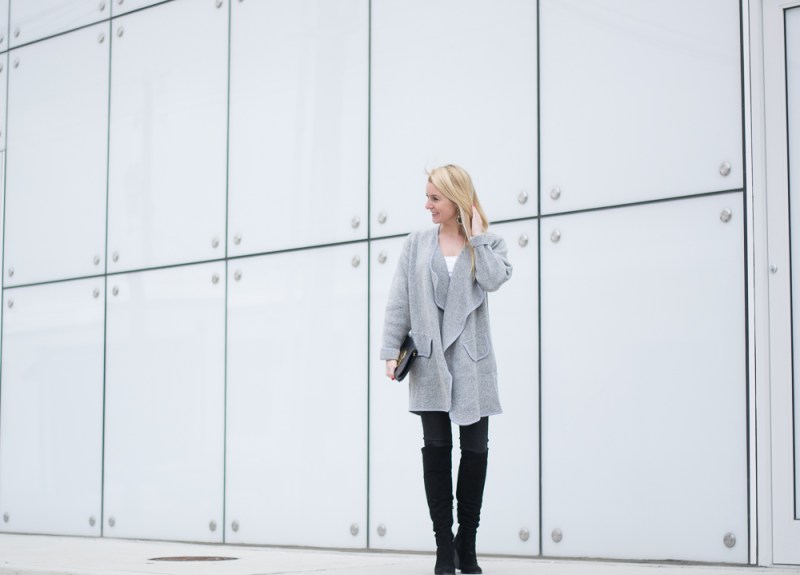 Gray-sweater-black-skinny-jeans