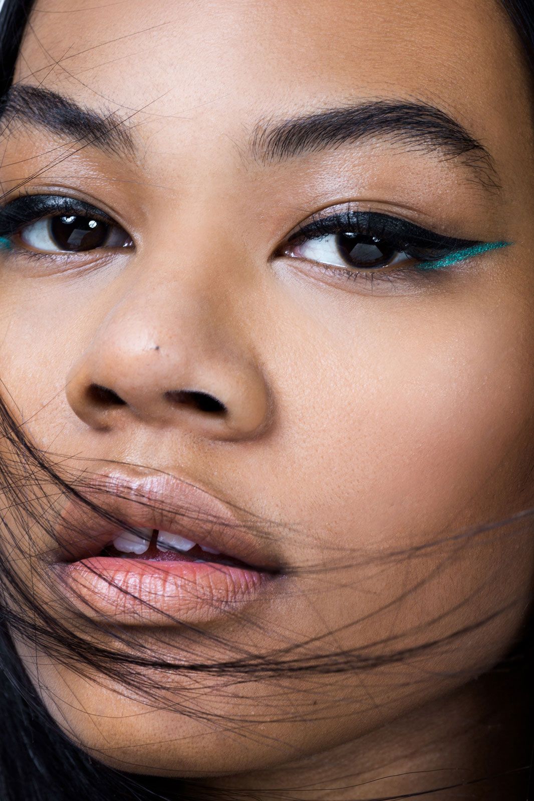 turquoise eyeliner