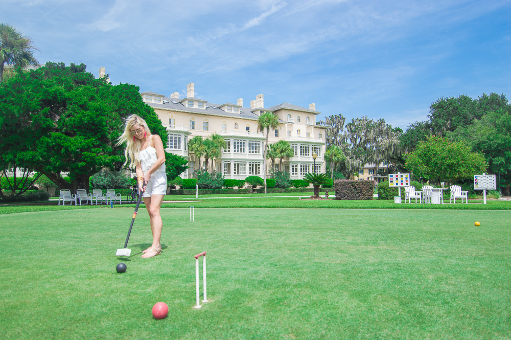 all-white-preppy-croquet-oufit