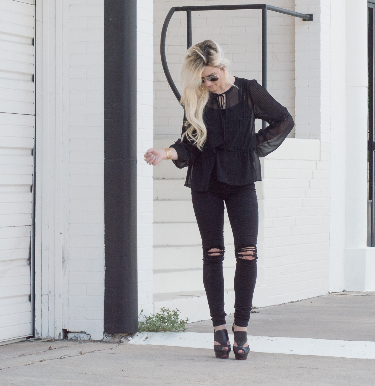 ripped black jeans black blouse