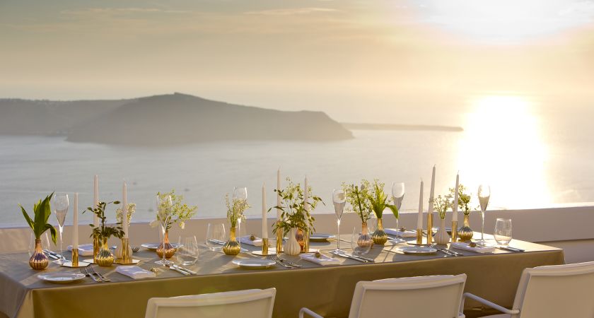 terrace-dining-grace-santorini