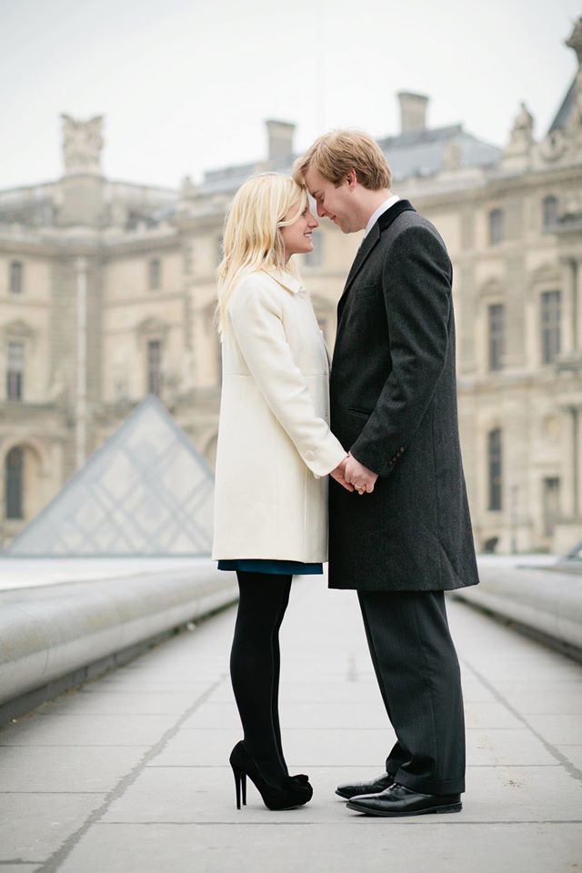 Romantic Photoshoot Louvre Paris