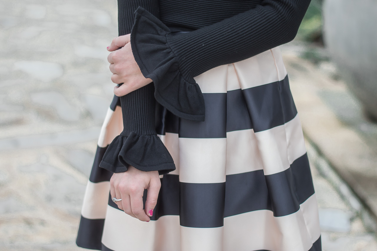 flared-sleeve-black-crop-top