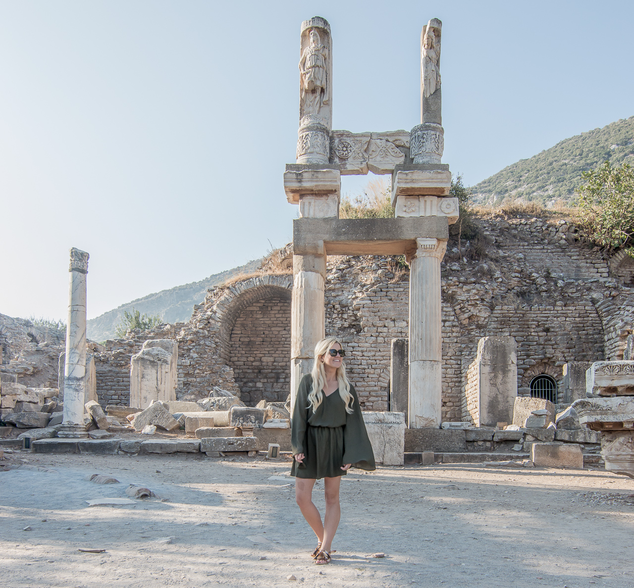 15 Essential Travel Tips for Solo Female Travelers: Confidence, Safety & Freedom
