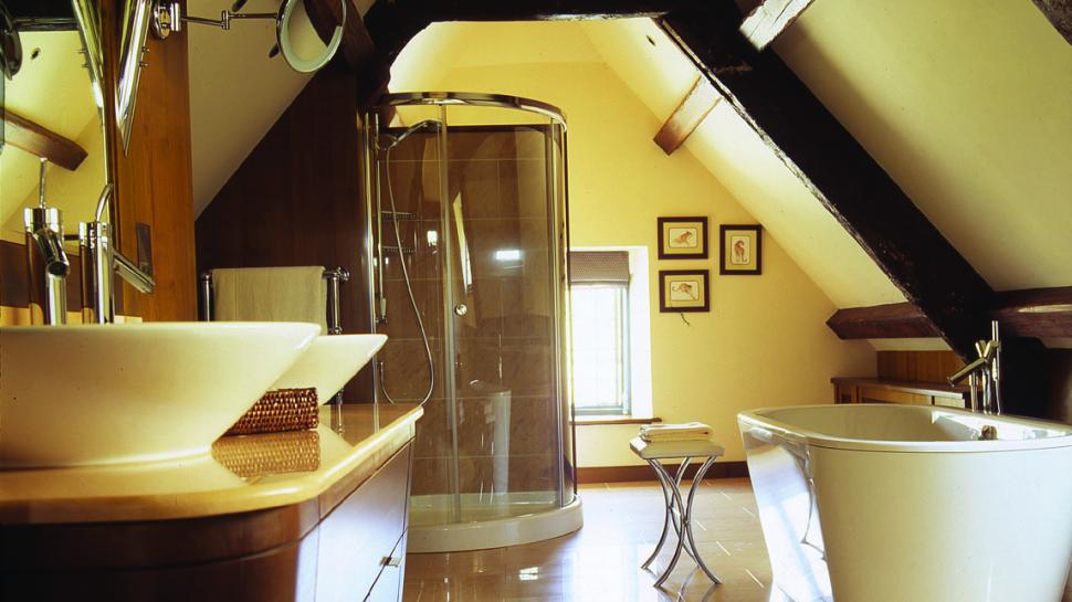 Whatley-Manor-bathroom-with-tub