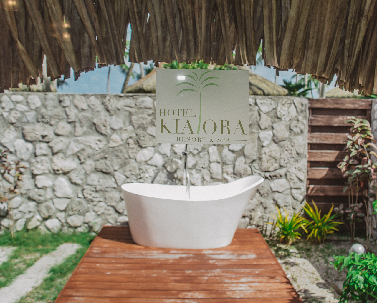 Hotel Kia Ora Rangiroa French Polynesia Outdoor Bath Tub