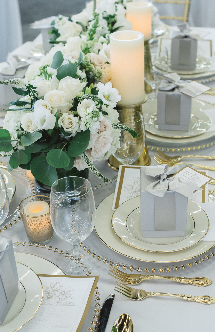 Wedding Table Setting White Floral Trends