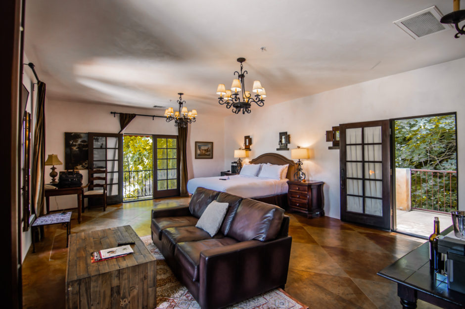 Kenwood Inn Room