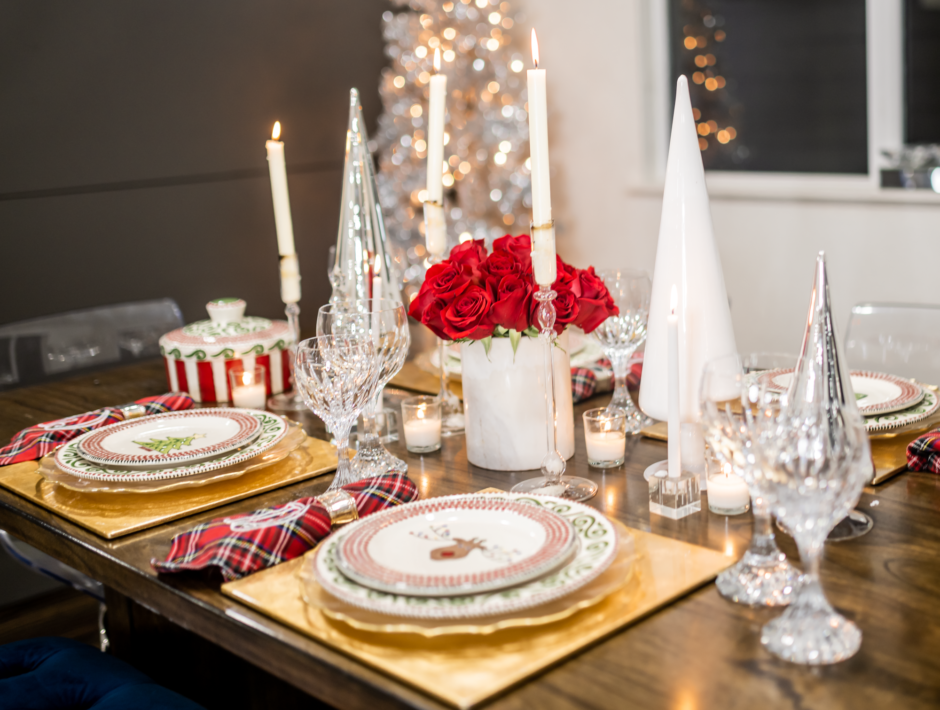 Christmas table setting gold and red
