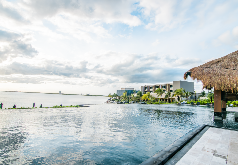 Nizuc Cancun Pool