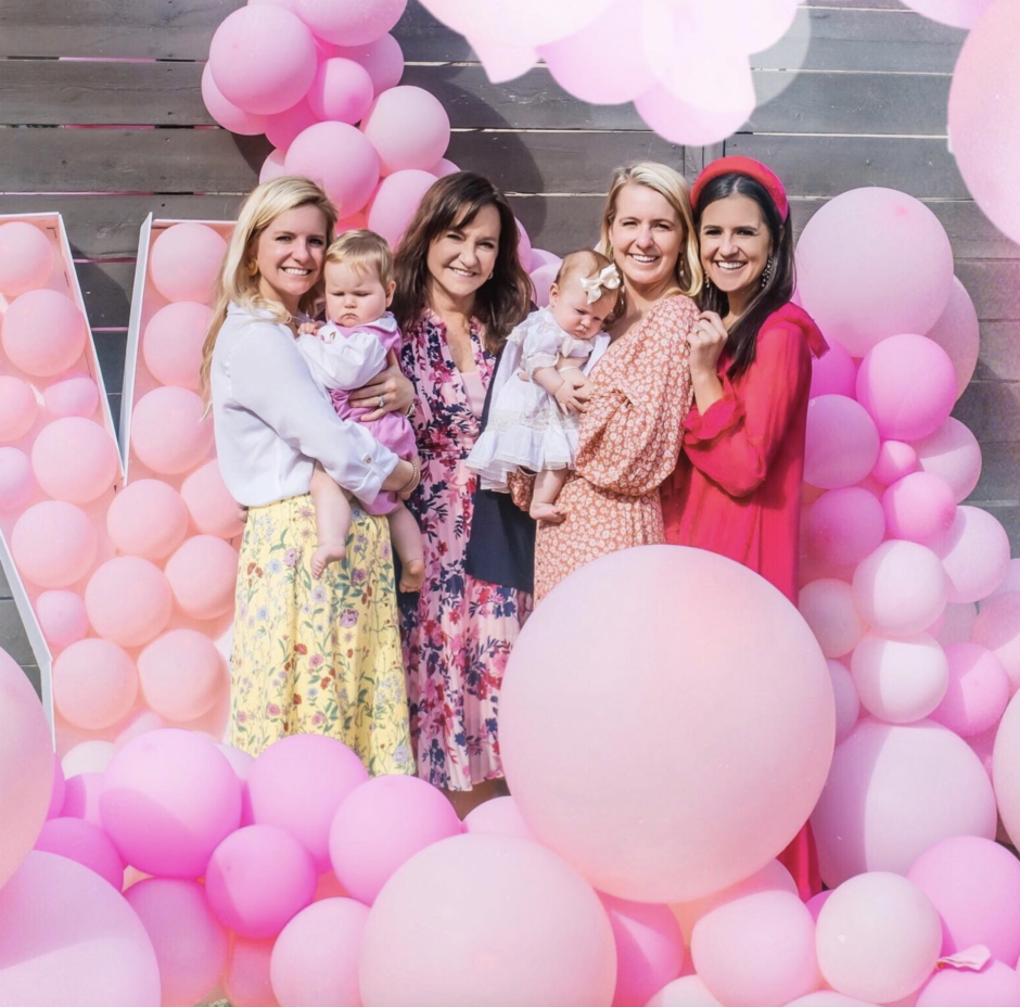 Sip and See Balloon Decor Backyard
